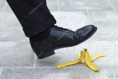 C:\Users\Пользователь\Desktop\помилки\depositphotos_100386178-stock-photo-businessman-stepping-on-banana-skin.jpg